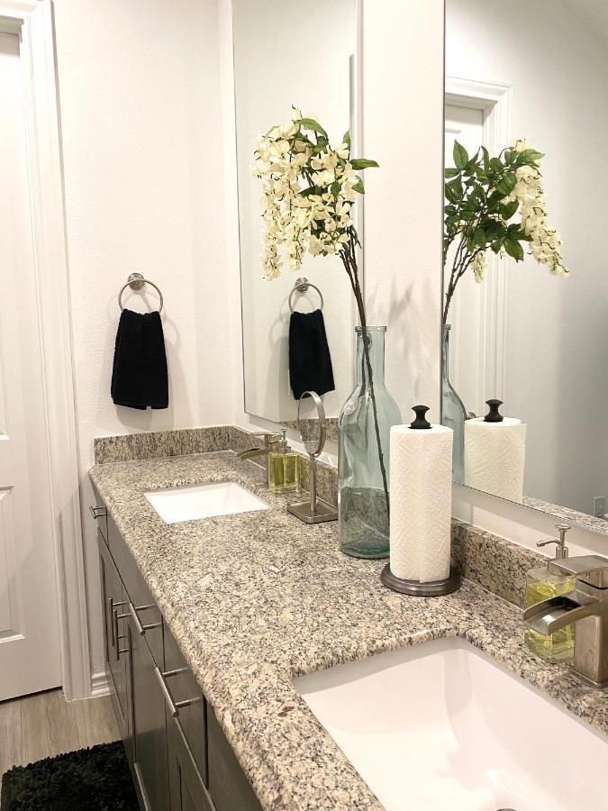 Luxe Three Story Duplex Near Downtown & Med Center Villa ฮูสตัน ภายนอก รูปภาพ