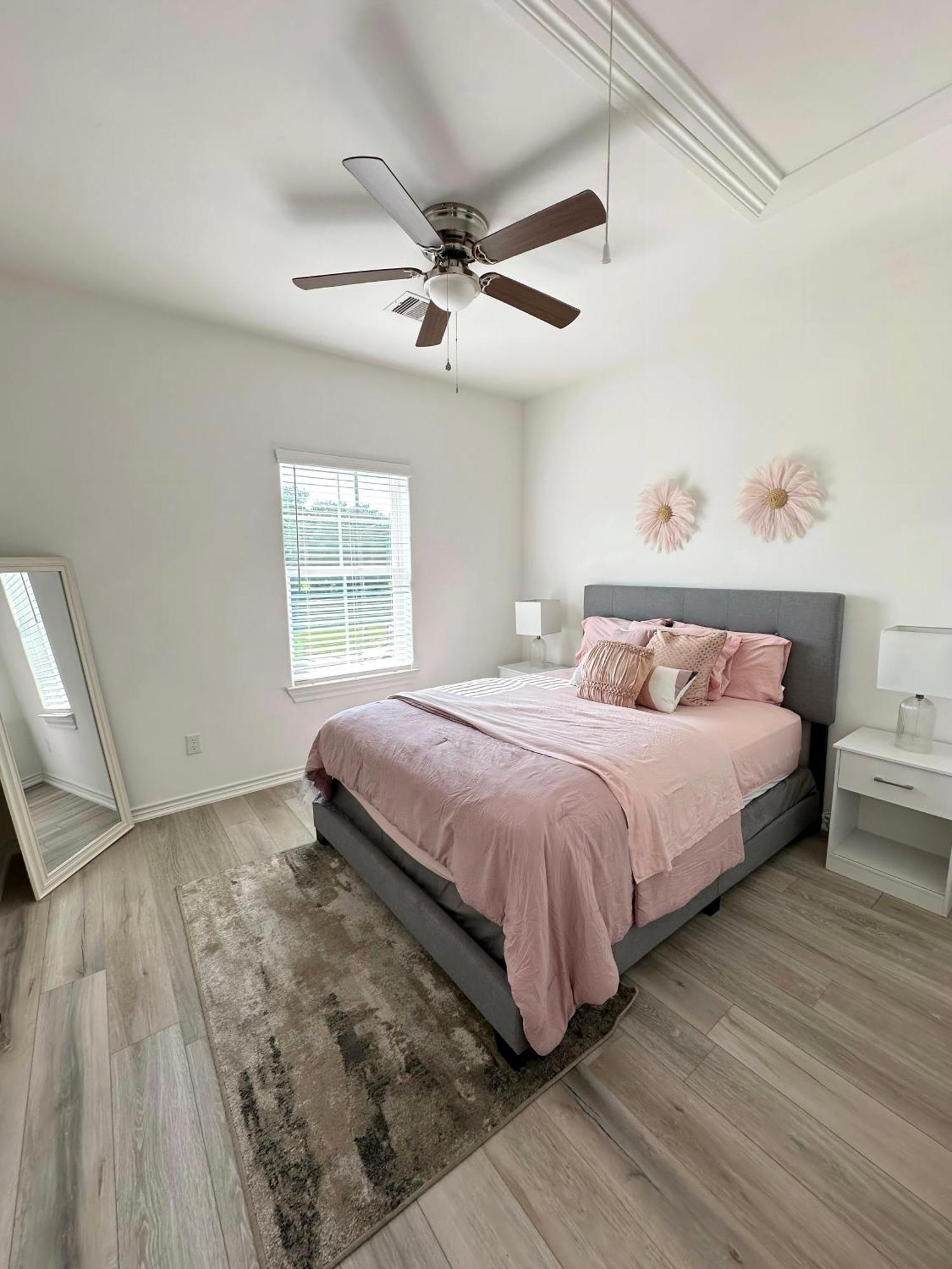 Luxe Three Story Duplex Near Downtown & Med Center Villa ฮูสตัน ภายนอก รูปภาพ